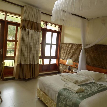 Kalya Courts Hotel Fort Portal Dış mekan fotoğraf