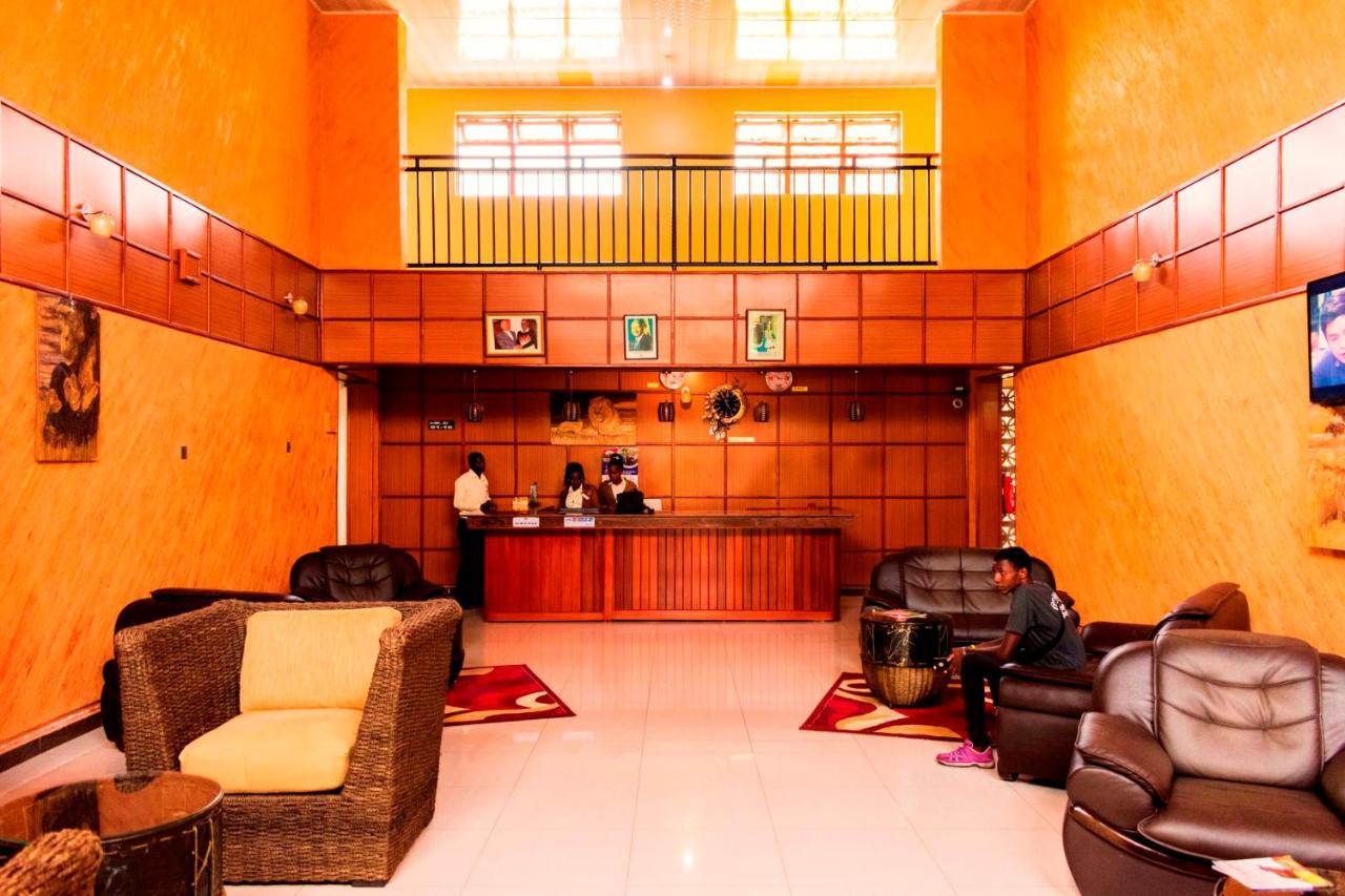 Kalya Courts Hotel Fort Portal Dış mekan fotoğraf