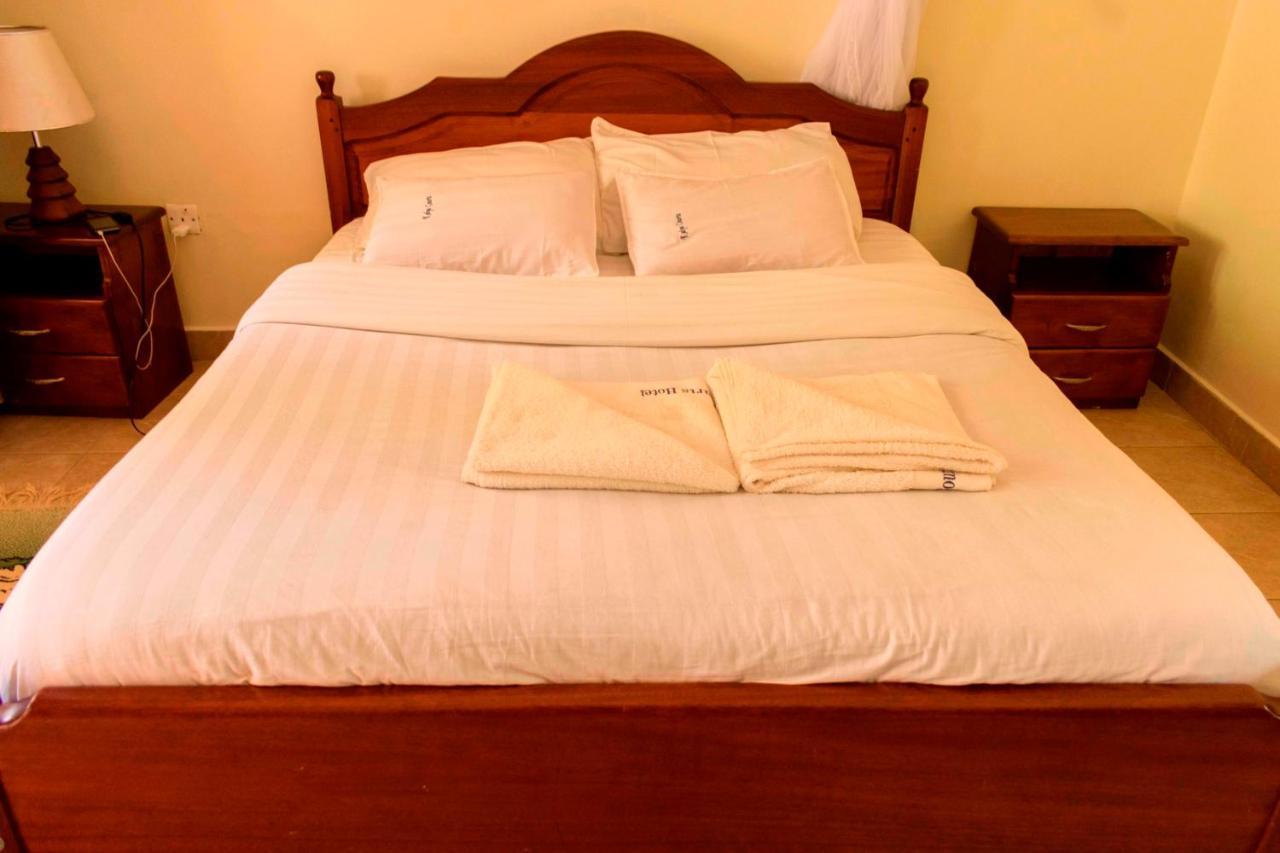 Kalya Courts Hotel Fort Portal Dış mekan fotoğraf