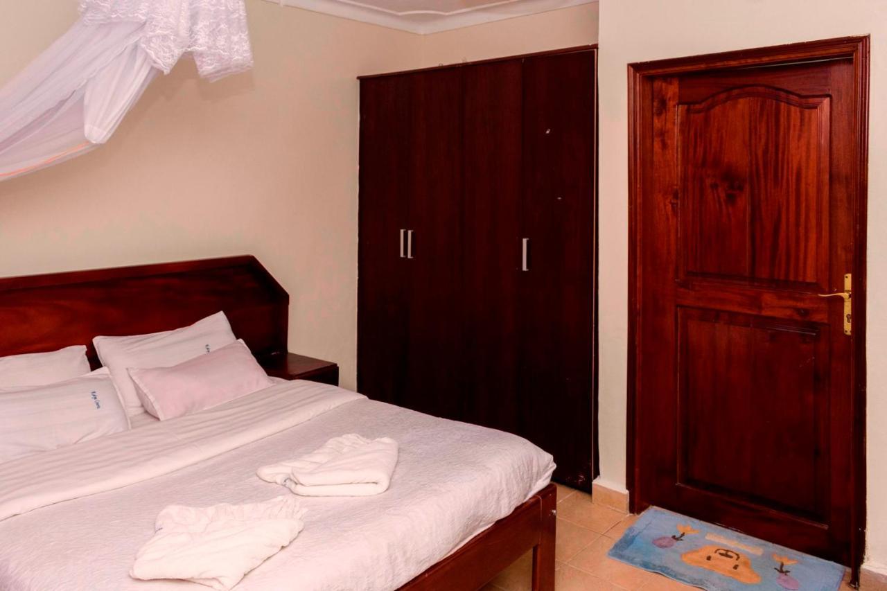 Kalya Courts Hotel Fort Portal Dış mekan fotoğraf