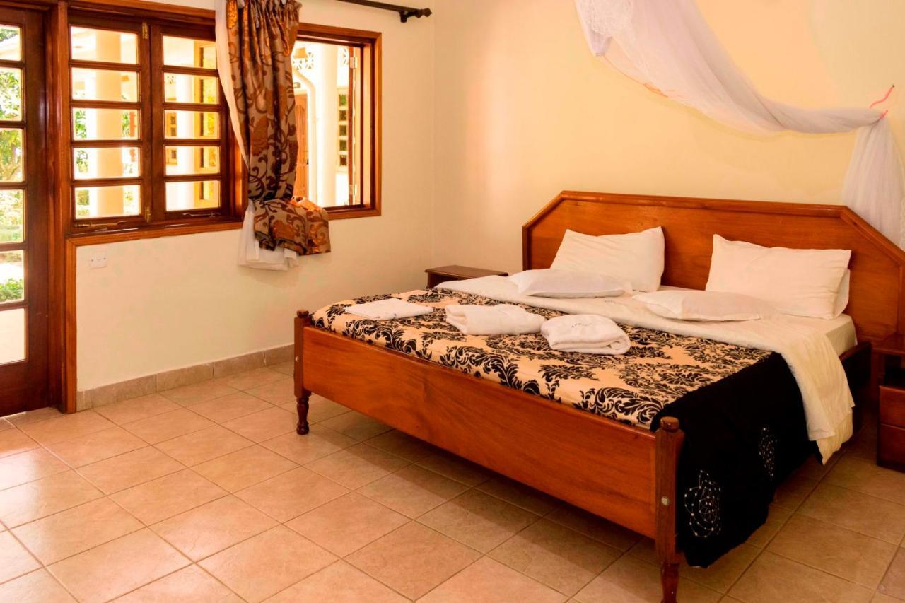 Kalya Courts Hotel Fort Portal Dış mekan fotoğraf