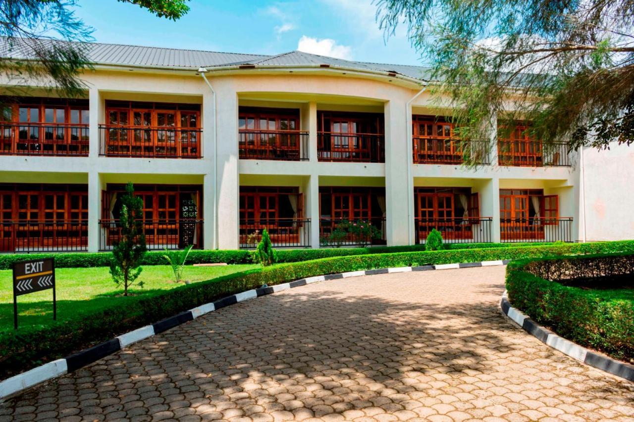 Kalya Courts Hotel Fort Portal Dış mekan fotoğraf