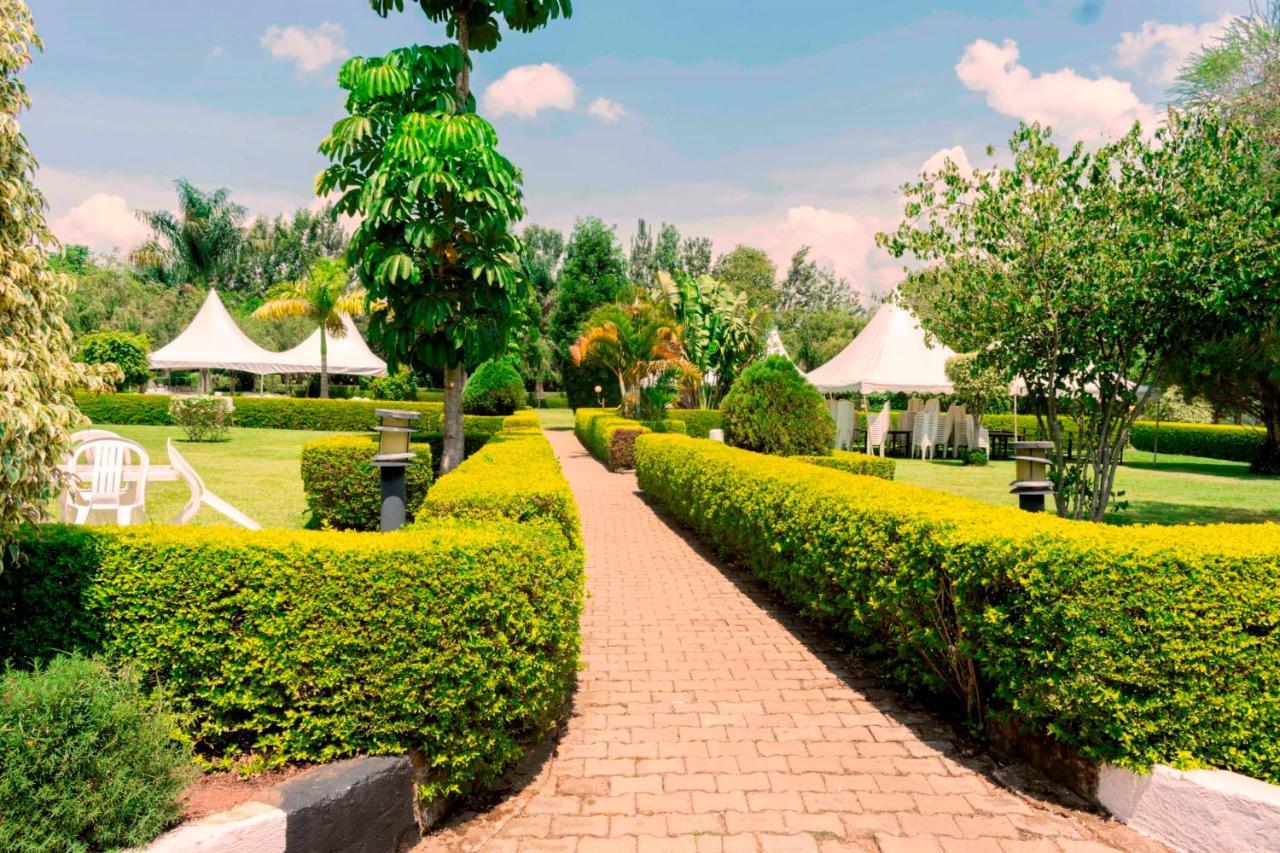 Kalya Courts Hotel Fort Portal Dış mekan fotoğraf