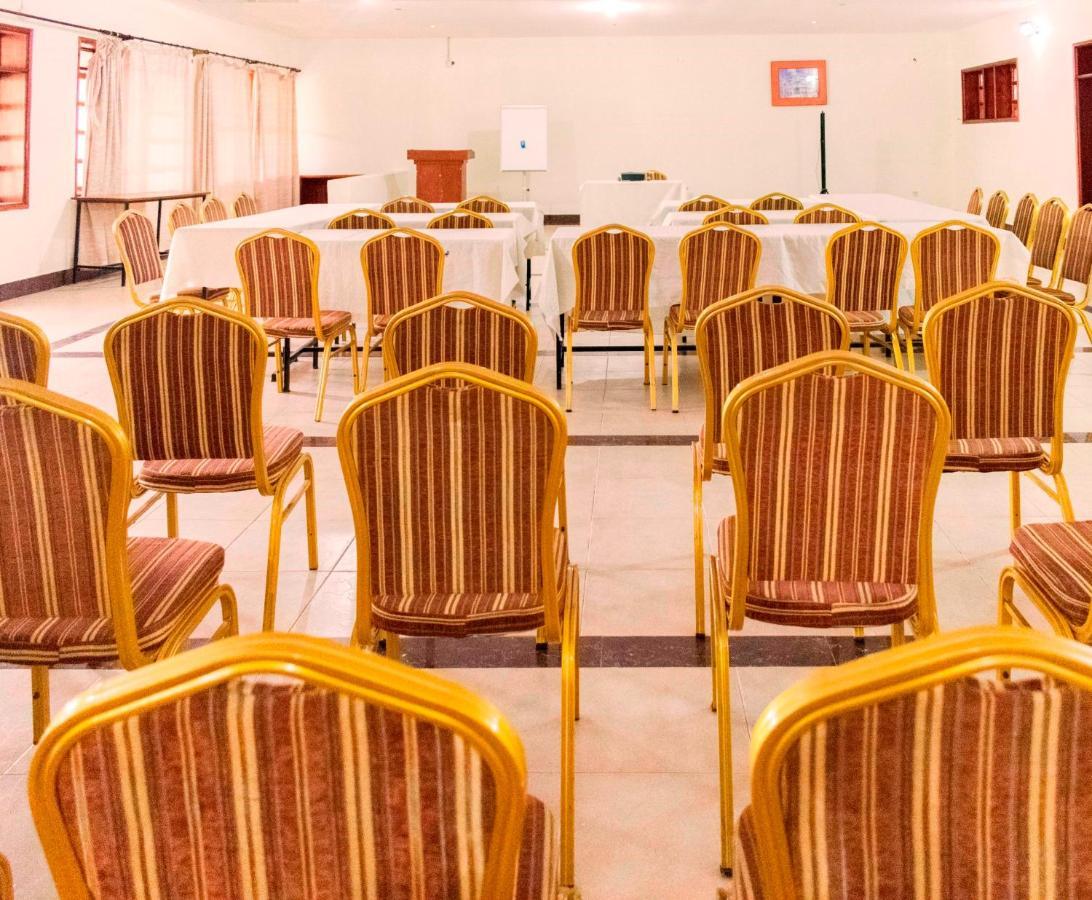 Kalya Courts Hotel Fort Portal Dış mekan fotoğraf